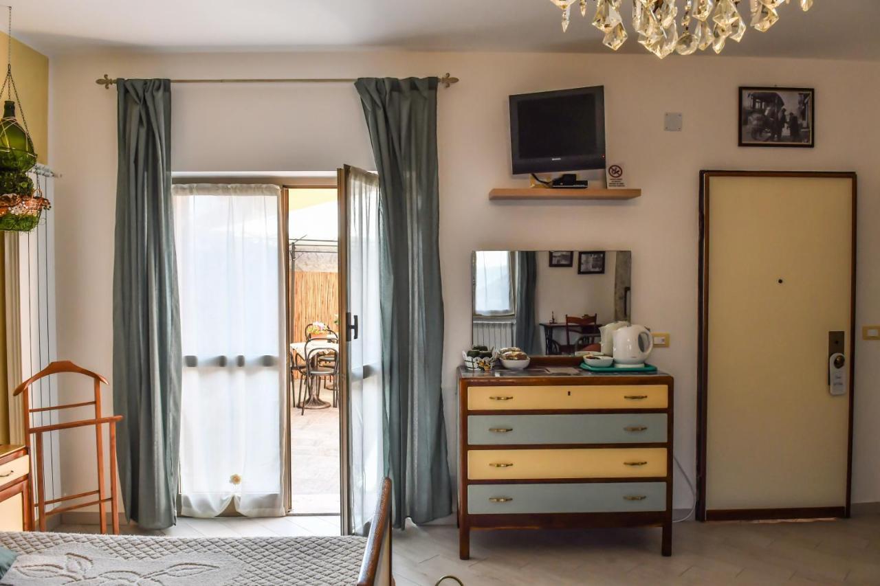 Bed and Breakfast La Terra Di Mingo Вадо-Лигуре Экстерьер фото